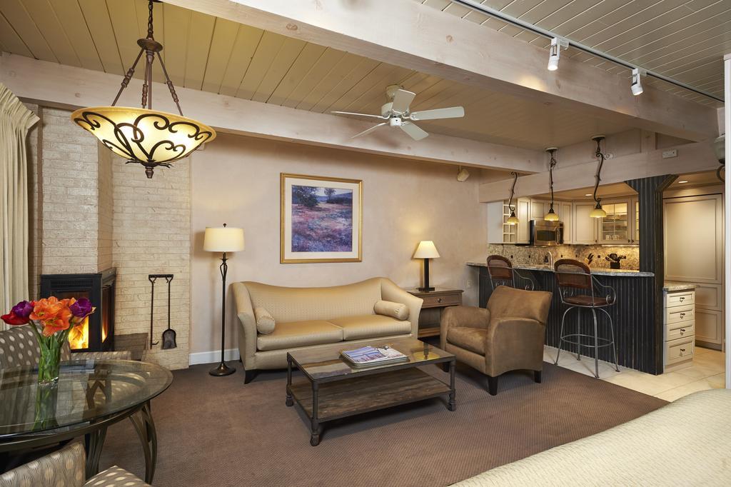 Aspen Square Condominium Hotel Extérieur photo